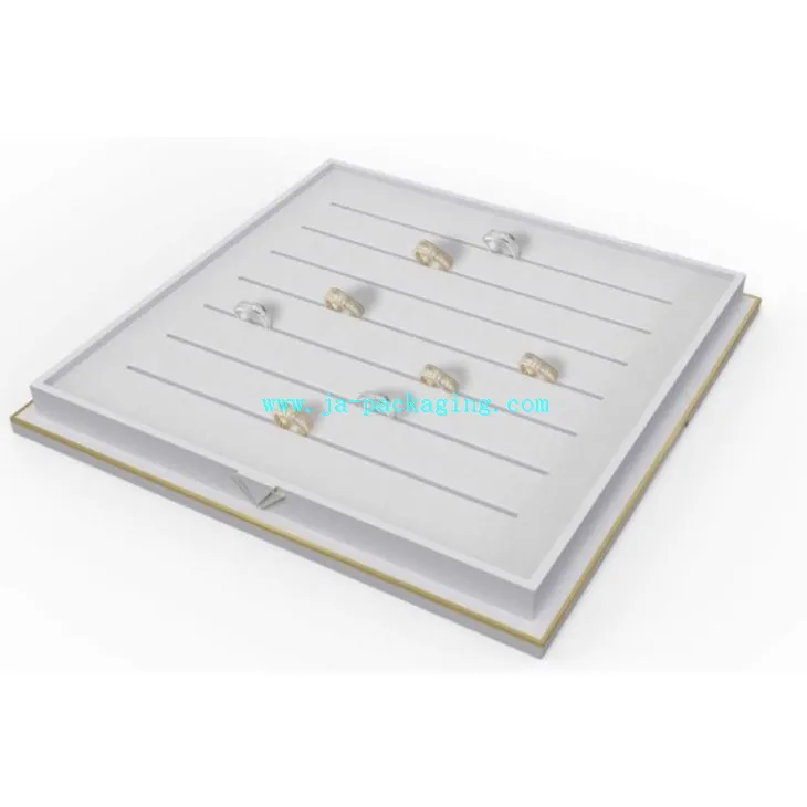 Λευκοί δίσκοι δαχτυλιδιών περιτύλιξης με μεταλλικό πλαίσιο από ορείχαλκο